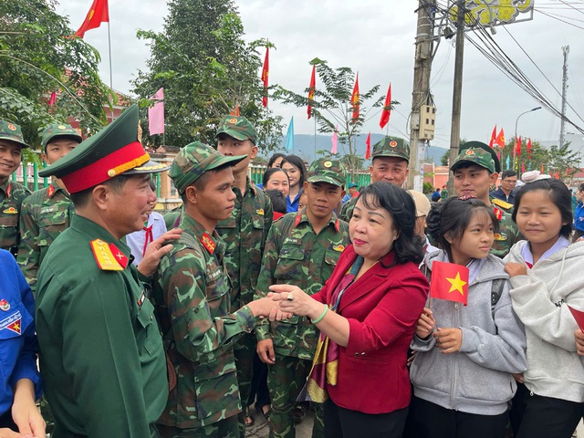 ĐẠI TƯỚNG PHAN VĂN GIANG: TOÀN QUÂN TIẾP TỤC ĐIỀU CHỈNH TỔ CHỨC 'TINH, GỌN, MẠNH'; QUYẾT TÂM NGHIÊN CỨU, SẢN XUẤT VŨ KHÍ, TRANG BỊ TIÊN TIẾN, HIỆN ĐẠI- Ảnh 8.