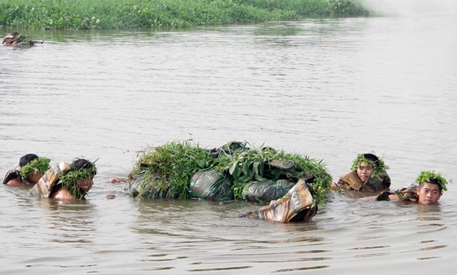 ĐẠI TƯỚNG PHAN VĂN GIANG: TOÀN QUÂN TIẾP TỤC ĐIỀU CHỈNH TỔ CHỨC 'TINH, GỌN, MẠNH'; QUYẾT TÂM NGHIÊN CỨU, SẢN XUẤT VŨ KHÍ, TRANG BỊ TIÊN TIẾN, HIỆN ĐẠI- Ảnh 10.