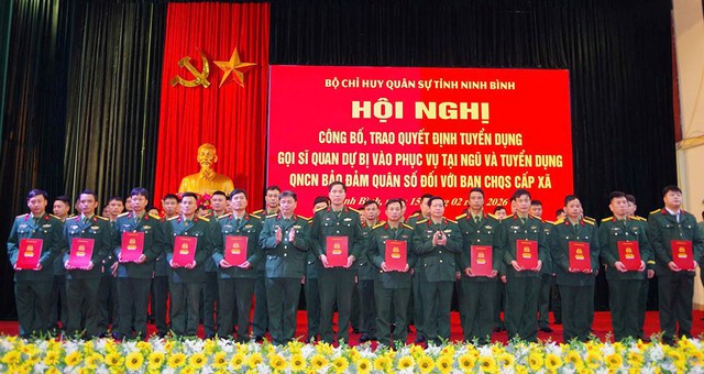Phân công hơn 800 sĩ quan, quân nhân chuyên nghiệp về Ban Chỉ huy Quân sự cấp xã- Ảnh 3.