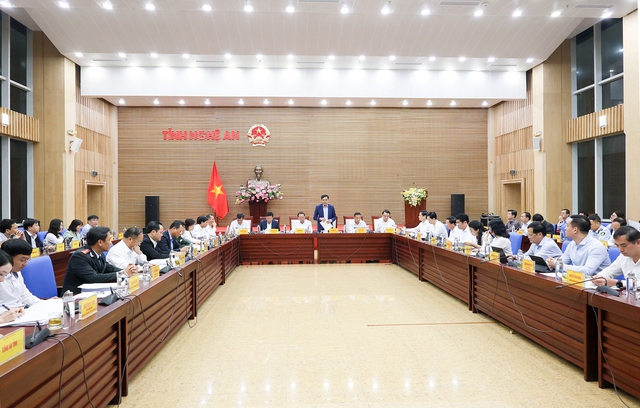 Tập trung giải quyết thủ tục đất đai; triển khai sắp xếp tổ chức bộ máy, đơn vị sự nghiệp- Ảnh 1. Tập trung giải quyết thủ tục đất đai; triển khai sắp xếp tổ chức bộ máy, đơn vị sự nghiệp- Ảnh 1.