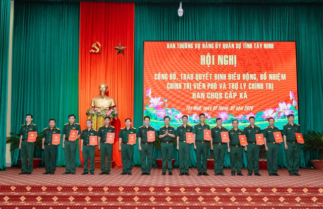 Tiếp tục bổ nhiệm các chức danh thuộc Ban Chỉ huy quân sự cấp xã- Ảnh 1.
