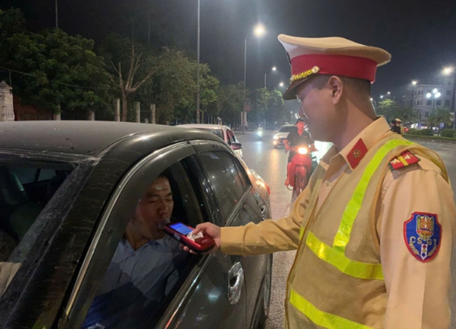 Bãi bỏ Nghị định 100/2019/NĐ-CP không có nghĩa là dừng xử phạt vi phạm giao thông- Ảnh 1. Bãi bỏ Nghị định 100/2019/NĐ-CP không có nghĩa là dừng xử phạt vi phạm giao thông- Ảnh 1.