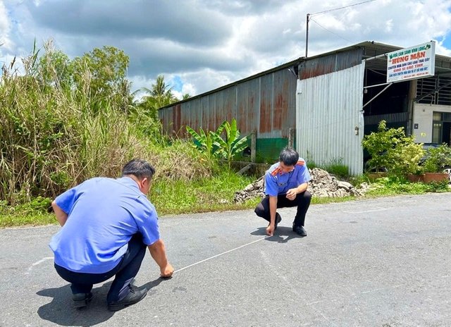 Vụ nữ sinh tai nạn giao thông tử vong ở Vĩnh Long: Khởi tố, bắt tạm giam nguyên Phó Thủ trưởng và Điều tra viên- Ảnh 3.