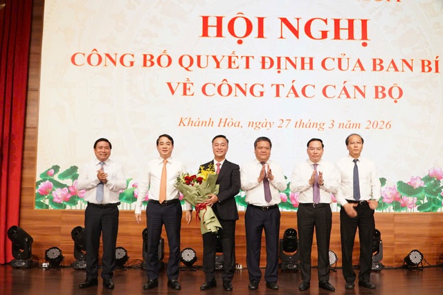 Chỉ định đồng chí Nguyễn Việt Hùng giữ chức Phó Bí thư Tỉnh ủy Khánh Hòa- Ảnh 3. Chỉ định đồng chí Nguyễn Việt Hùng giữ chức Phó Bí thư Tỉnh ủy Khánh Hòa- Ảnh 3.