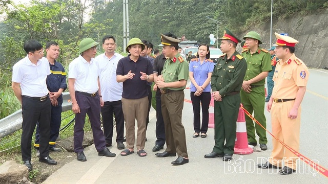 Xe khách lao xuống vực: Khẩn trương cứu nạn, cứu hộ, cấp cứu nạn nhân- Ảnh 2. Xe khách lao xuống vực: Khẩn trương cứu nạn, cứu hộ, cấp cứu nạn nhân- Ảnh 2.
