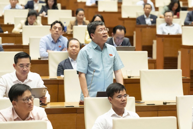 Khẩn trương hoàn thiện dự thảo Nghị quyết về thuế xăng dầu và nhiên liệu bay, trình Quốc hội thông qua vào sáng 12/4- Ảnh 4.