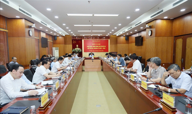 Tiếp tục tham mưu sắp xếp bộ máy, đơn vị sự nghiệp; hoàn thành tham mưu nội dung cải cách tiền lương- Ảnh 1. Tiếp tục tham mưu sắp xếp bộ máy, đơn vị sự nghiệp; hoàn thành tham mưu nội dung cải cách tiền lương- Ảnh 1.