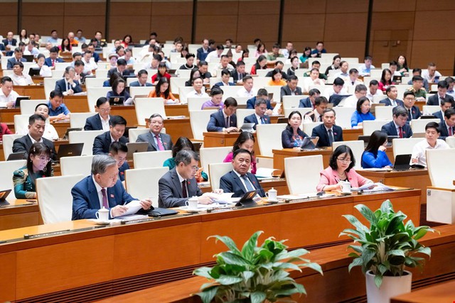 QUỐC HỘI THẢO LUẬN KẾ HOẠCH PHÁT TRIỂN KINH TẾ-XÃ HỘI 5 NĂM 2026 - 2030- Ảnh 3.