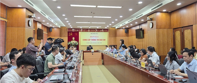 Sắp xếp tinh gọn, giảm số lượng thôn, tổ dân phố; hoàn thiện chế độ, chính sách đối với người hoạt động không chuyên trách- Ảnh 7.