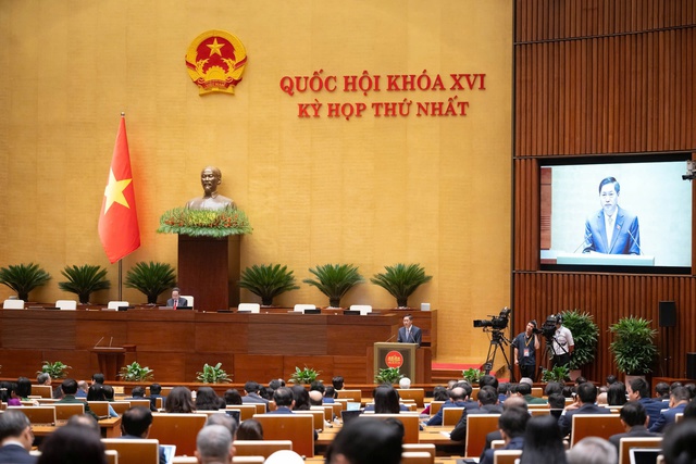 TOÀN CẢNH: PHIÊN KHAI MẠC KỲ HỌP THỨ NHẤT; LỄ TUYÊN THỆ NHẬM CHỨC CỦA ĐỒNG CHÍ TRẦN THANH MẪN, CHỦ TỊCH QUỐC HỘI KHÓA XVI- Ảnh 23.