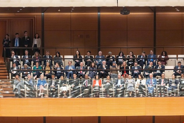 TOÀN CẢNH: PHIÊN KHAI MẠC KỲ HỌP THỨ NHẤT; LỄ TUYÊN THỆ NHẬM CHỨC CỦA ĐỒNG CHÍ TRẦN THANH MẪN, CHỦ TỊCH QUỐC HỘI KHÓA XVI- Ảnh 18.