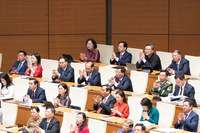 TOÀN CẢNH: PHIÊN KHAI MẠC KỲ HỌP THỨ NHẤT; LỄ TUYÊN THỆ NHẬM CHỨC CỦA ĐỒNG CHÍ TRẦN THANH MẪN, CHỦ TỊCH QUỐC HỘI KHÓA XVI- Ảnh 14.