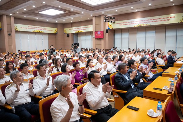 Chủ tịch Quốc hội Trần Thanh Mẫn giao trọng trách cho tân Tổng Kiểm toán nước Nguyễn Hữu Nghĩa- Ảnh 4. Chủ tịch Quốc hội Trần Thanh Mẫn giao trọng trách cho tân Tổng Kiểm toán nước Nguyễn Hữu Nghĩa- Ảnh 4.