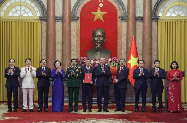 CÔNG BỐ QUYẾT ĐỊNH CHỈ ĐỊNH, BỔ NHIỆM NHÂN SỰ ĐẢNG ỦY CHÍNH PHỦ, THÀNH VIÊN CHÍNH PHỦ- Ảnh 1. CÔNG BỐ QUYẾT ĐỊNH CHỈ ĐỊNH, BỔ NHIỆM NHÂN SỰ ĐẢNG ỦY CHÍNH PHỦ, THÀNH VIÊN CHÍNH PHỦ- Ảnh 1.