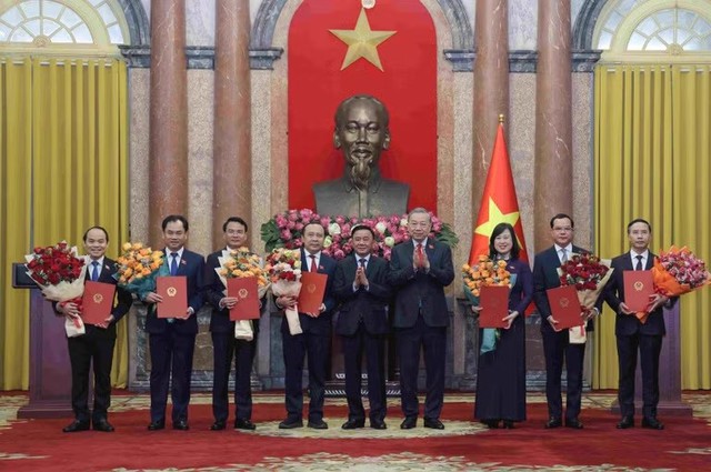 CÔNG BỐ QUYẾT ĐỊNH CHỈ ĐỊNH, BỔ NHIỆM NHÂN SỰ ĐẢNG ỦY CHÍNH PHỦ, THÀNH VIÊN CHÍNH PHỦ- Ảnh 4. CÔNG BỐ QUYẾT ĐỊNH CHỈ ĐỊNH, BỔ NHIỆM NHÂN SỰ ĐẢNG ỦY CHÍNH PHỦ, THÀNH VIÊN CHÍNH PHỦ- Ảnh 4.