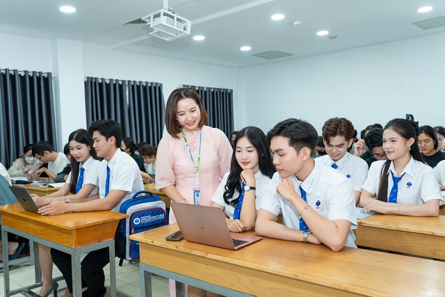 Quy định tiêu chuẩn, chế độ chính sách với giảng viên đồng cơ hữu- Ảnh 1. Quy định tiêu chuẩn, chế độ chính sách với giảng viên đồng cơ hữu- Ảnh 1.