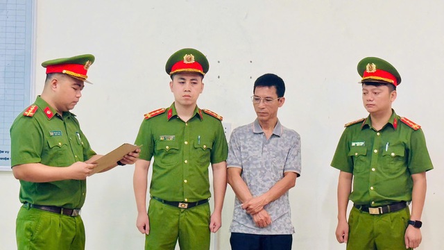 Khởi tố Chủ tịch, Tổng Giám đốc, Kế toán trưởng; bắt tạm giam 3 nguyên cán bộ thuế- Ảnh 1.