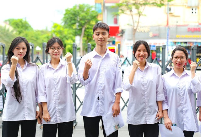 THI TỐT NGHIỆP THPT 2026: Đề thi môn Ngữ văn và những gợi ý đáp án- Ảnh 5. THI TỐT NGHIỆP THPT 2026: Đề thi môn Ngữ văn và những gợi ý đáp án- Ảnh 5.