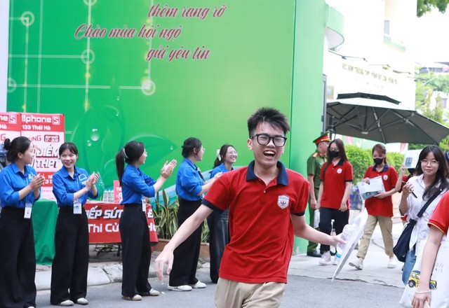 THI TỐT NGHIỆP THPT 2026: Đề thi môn Toán và gợi ý đáp án- Ảnh 2. THI TỐT NGHIỆP THPT 2026: Đề thi môn Toán và gợi ý đáp án- Ảnh 2.