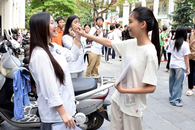 TUYỂN SINH LỚP 10 THPT năm 2026 của Hà Nội: Tỉ lệ trúng tuyển; thời gian XÁC NHẬN NHẬP HỌC- Ảnh 1.