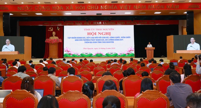 Triển khai đánh giá, xếp loại cán bộ, công chức, viên chức, lao động hợp đồng bằng KPI- Ảnh 1.