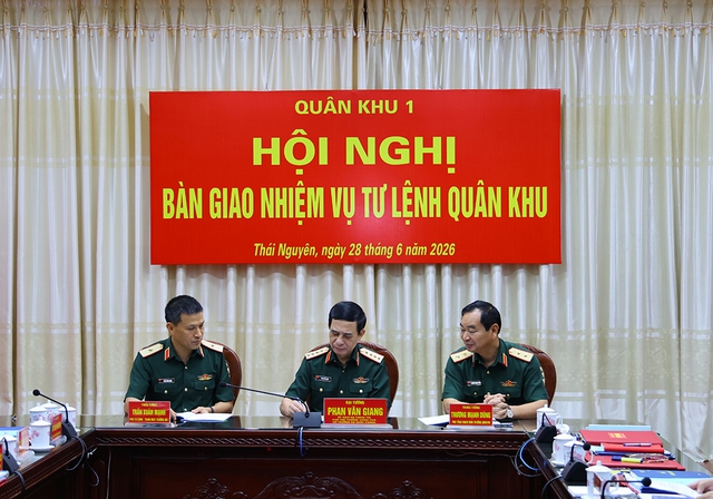 Bổ nhiệm Trung tướng Trương Mạnh Dũng giữ chức Phó Tổng Tham mưu trưởng; Thiếu tướng Trần Xuân Mạnh tiếp nhận nhiệm vụ Tư lệnh Quân khu 1- Ảnh 2.