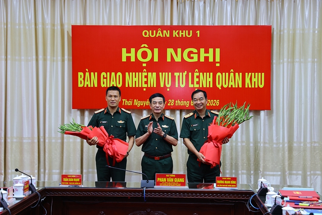 Bổ nhiệm Trung tướng Trương Mạnh Dũng giữ chức Phó Tổng Tham mưu trưởng; Thiếu tướng Trần Xuân Mạnh tiếp nhận nhiệm vụ Tư lệnh Quân khu 1- Ảnh 3.