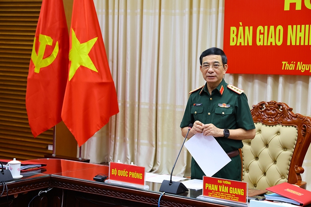 Bổ nhiệm Trung tướng Trương Mạnh Dũng giữ chức Phó Tổng Tham mưu trưởng; Thiếu tướng Trần Xuân Mạnh tiếp nhận nhiệm vụ Tư lệnh Quân khu 1- Ảnh 4.