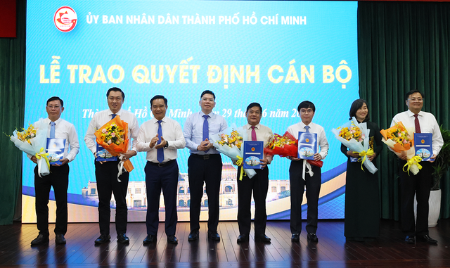 Bổ nhiệm 2 tân Giám đốc Sở và 34 nhân sự mới- Ảnh 4.