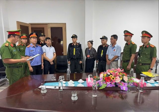 Khởi tố, bắt tạm giam Phó Chủ tịch UBND xã, Hiệu trưởng, Giám đốc doanh nghiệp...- Ảnh 5.