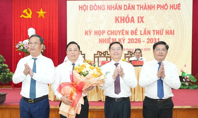 Đồng chí Lê Trí Thanh được bầu giữ chức Chủ tịch UBND thành phố Huế- Ảnh 1.