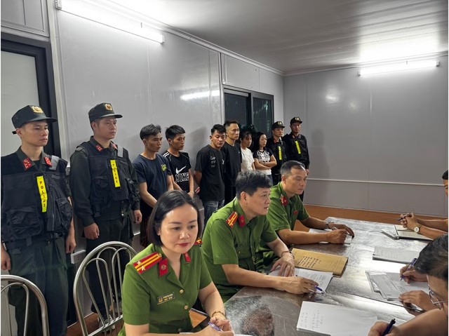 Khởi tố, bắt tạm giam Chi cục trưởng cùng 5 cán bộ cấp dưới...- Ảnh 1.