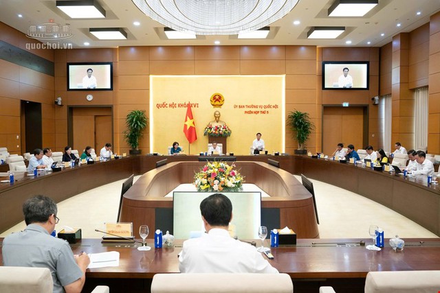 Xem xét thông qua Nghị quyết mới về bảng lương, phụ cấp, tiêu chuẩn bổ nhiệm, điều kiện nâng ngạch...- Ảnh 1.