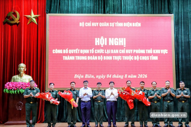 Giải thể, tổ chức lại Ban chỉ huy phòng thủ khu vực thành Trung đoàn Bộ binh- Ảnh 1.