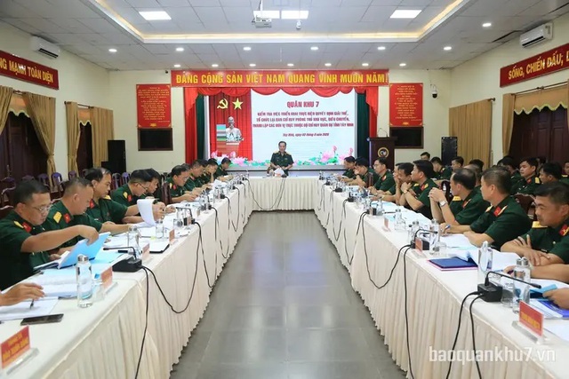 Triển khai giải thể, tổ chức lại Ban Chỉ huy Phòng thủ khu vực, điều chuyển, thành lập các đơn vị mới- Ảnh 4.