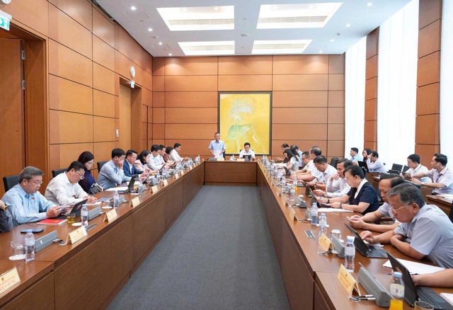 Đại biểu Quốc hội đề nghị Chính trị viên Ban Chỉ huy Quân sự cấp xã là sĩ quan chính quy- Ảnh 1.
