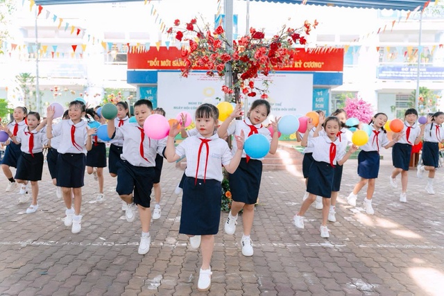 Kiên quyết không để xảy ra tiêu cực trong quá trình sắp xếp đội ngũ cán bộ quản lý giáo dục- Ảnh 1.
