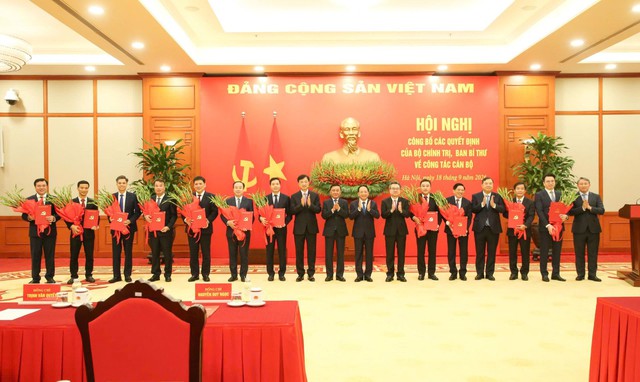 CÔNG BỐ CÁC QUYẾT ĐỊNH CỦA BỘ CHÍNH TRỊ, BAN BÍ THƯ VỀ CÔNG TÁC CÁN BỘ- Ảnh 1.
