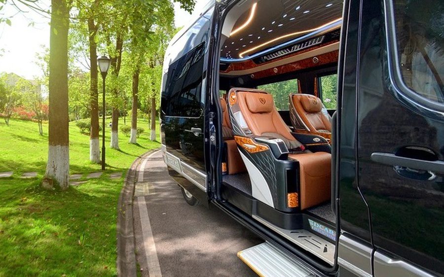 Không sử dụng xe limousine hoán cải xuống dưới 10 chỗ để chở khách