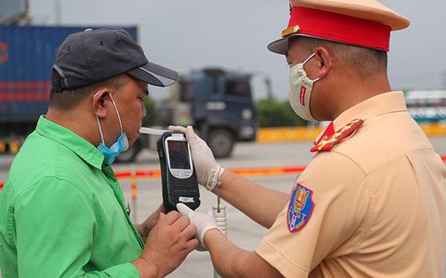 Đề xuất hạ thấp mức phạt tiền hành vi vi phạm nồng độ cồn chưa vượt quá 0,25 miligam/1 lít khí thở