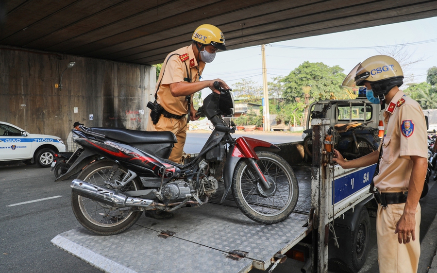 Người điều khiển xe máy thực hiện hành vi vi phạm nào sẽ bị tịch thu phương tiện?