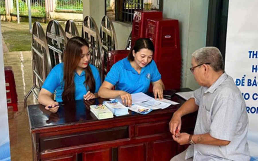 Người đang hưởng trợ cấp hằng tháng được Nhà nước đóng bảo hiểm y tế