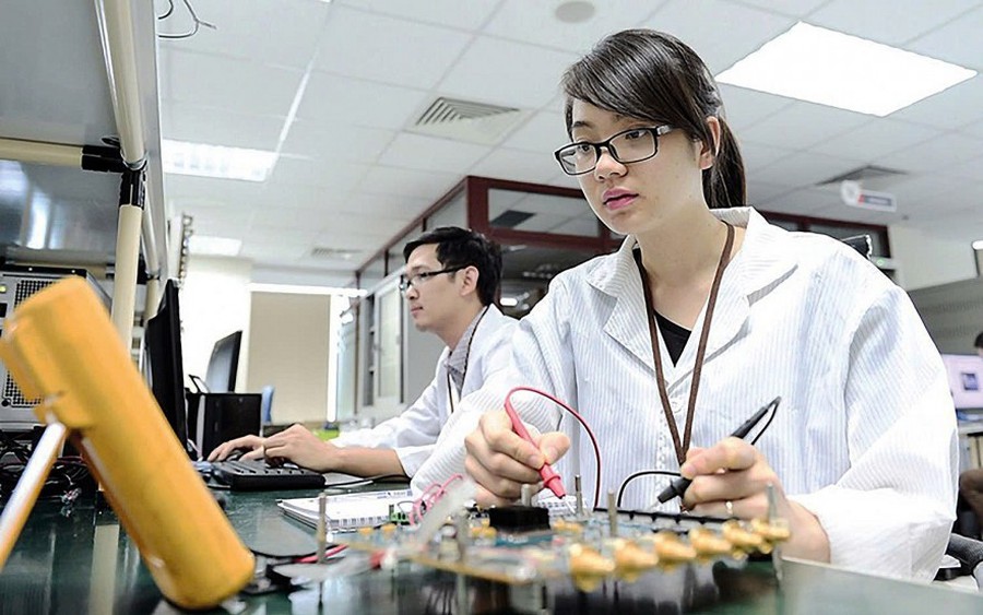 Nghị quyết 198/2025/QH15: Hỗ trợ khoa học, công nghệ, đổi mới sáng tạo và chuyển đổi số và đào tạo nhân lực