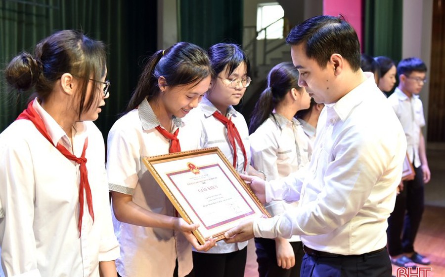 Đề xuất các hình thức khen thưởng; các biện pháp kỷ luật đối với học sinh