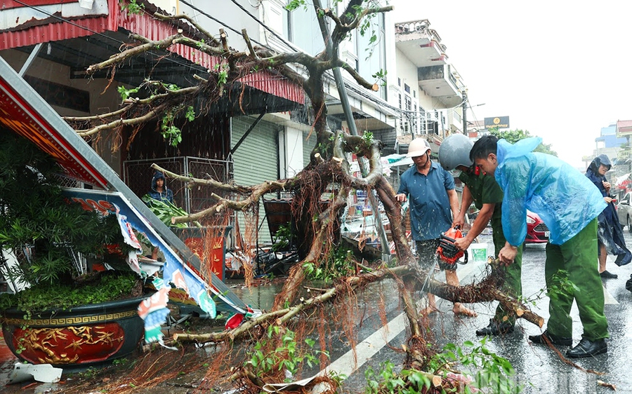 CÔNG ĐIỆN 176/CĐ-TTg: KHẨN TRƯƠNG KHẮC PHỤC HẬU QUẢ BÃO SỐ 10 và MƯA LŨ SAU BÃO