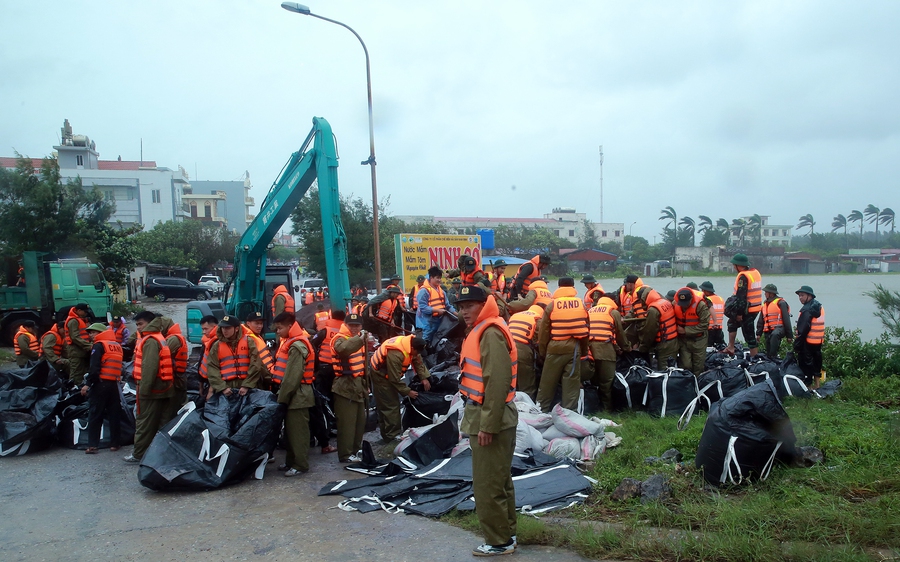 Công điện 178/CĐ-TTg: Thủ tướng chỉ đạo khẩn trương hỗ trợ nhân dân khắc phục hậu quả bão số 10 và mưa lũ