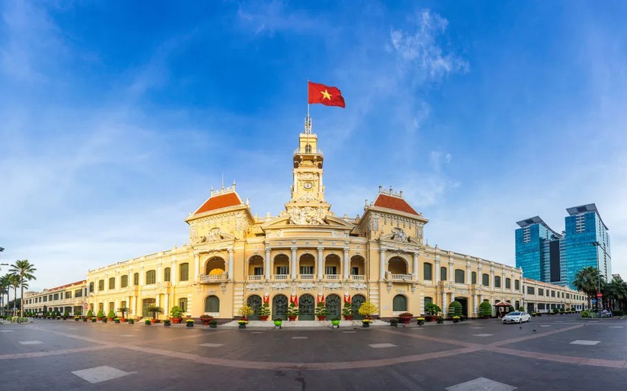 Ủy quyền tiếp nhận viên chức giáo dục vào làm công chức thuộc Sở, công chức cấp xã