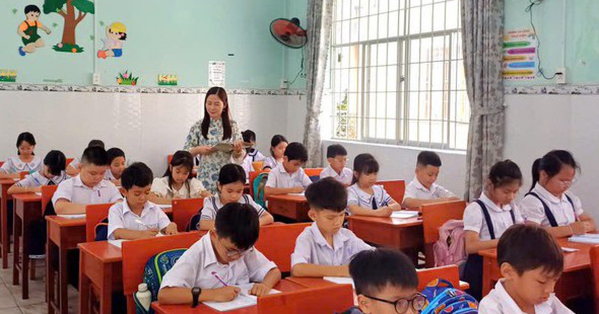 Quy định mới về tiền lương, phụ cấp của nhà giáo hợp đồng toàn thời gian sau khi nghỉ hưu