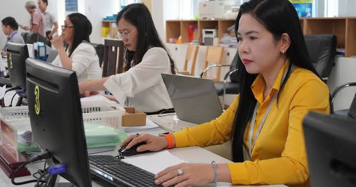 QUY ĐỊNH MỚI: Tiêu chuẩn, điều kiện, trình tự bổ nhiệm lại, kéo dài thời gian giữ chức vụ lãnh đạo, quản lý