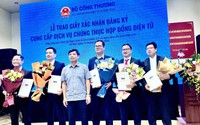 Trao Giấy xác nhận đăng ký cung cấp dịch vụ chứng thực hợp đồng điện tử cho 5 doanh nghiệp